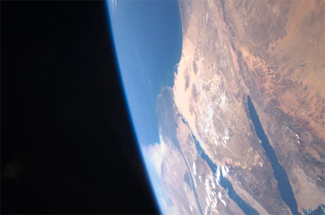 Astronaut Looks at Earth: 'It's Too Beautiful'